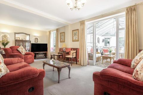 22 Llanvair Drive, Ascot, SL5 9HT