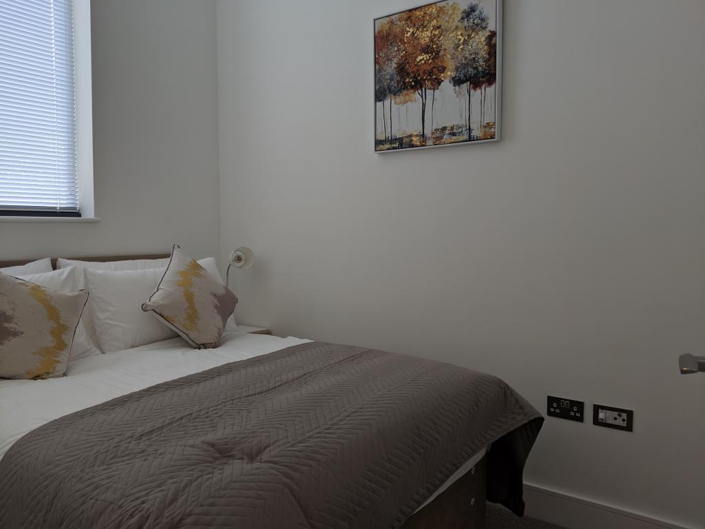 Atria House Bath Road,Slough 1 bed flat £950 pcm (£219 pw)