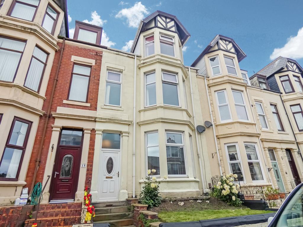 Urfa Terrace, Lawe Top, South Shields, Tyne and Wear, NE33 2ES 6 bed