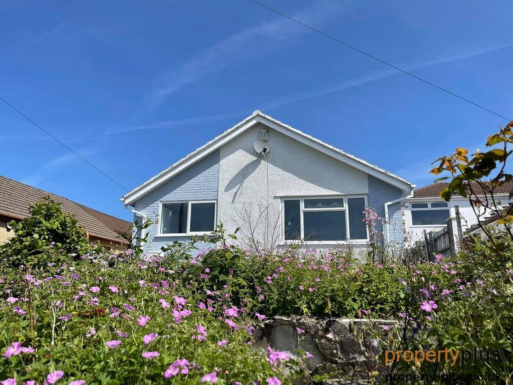 Maes Y Bryn, Tonyrefail Porth 3 bed detached bungalow £750 pcm (£