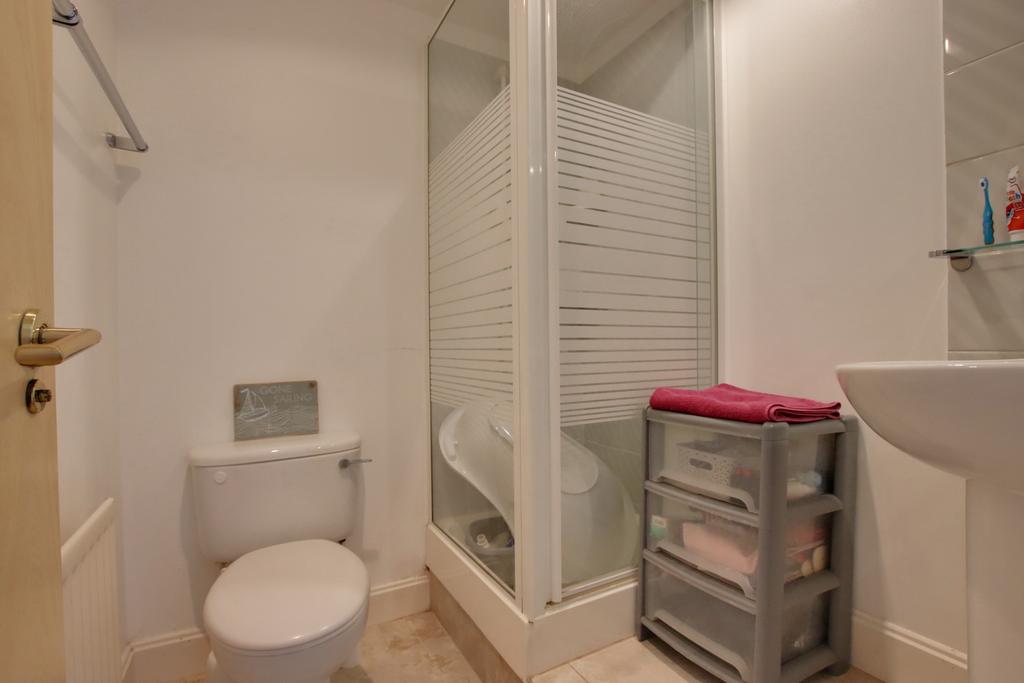 En suite to bedroom two