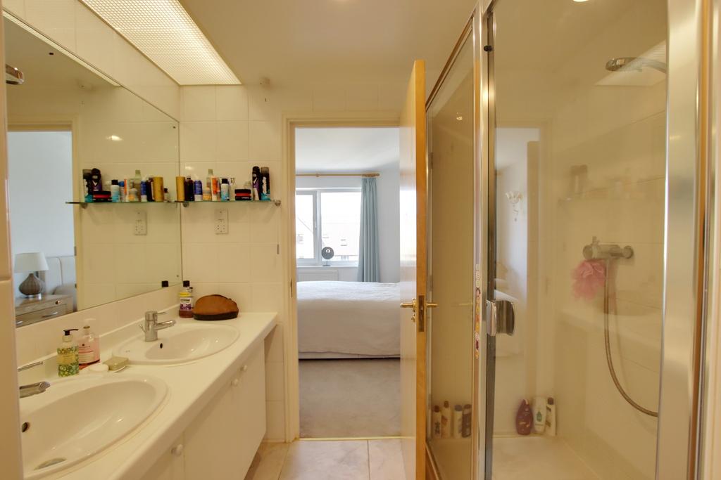 En suite to bedroom one