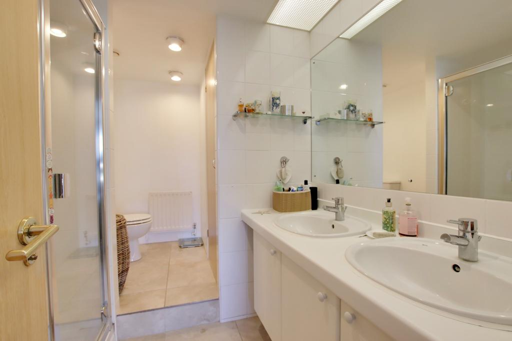 En suite to bedroom one