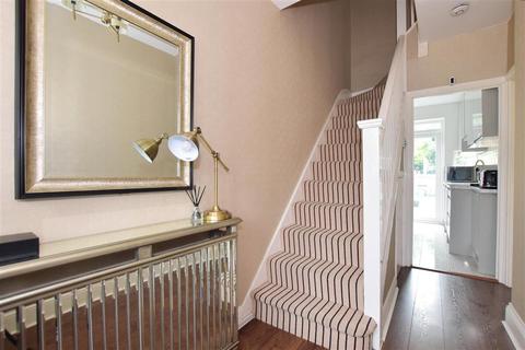 32 Hanover Gardens, Ilford, IG6 2RA