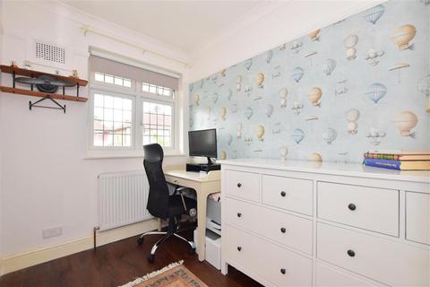 32 Hanover Gardens, Ilford, IG6 2RA