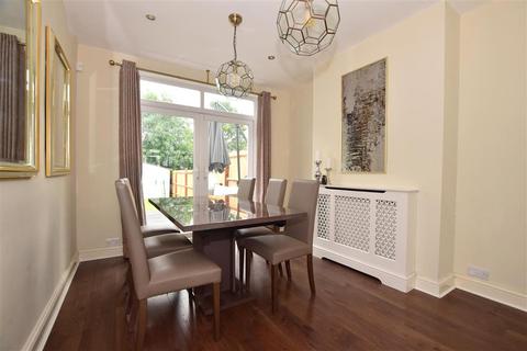 32 Hanover Gardens, Ilford, IG6 2RA