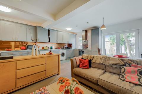25 Aberfoyle Road, London, SW16 5AA