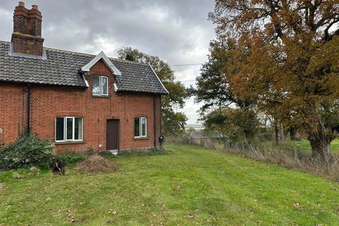 3 bedroom semi-detached house to rent, Wades Lane, Shotley