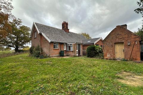 3 bedroom semi-detached house to rent, Wades Lane, Shotley