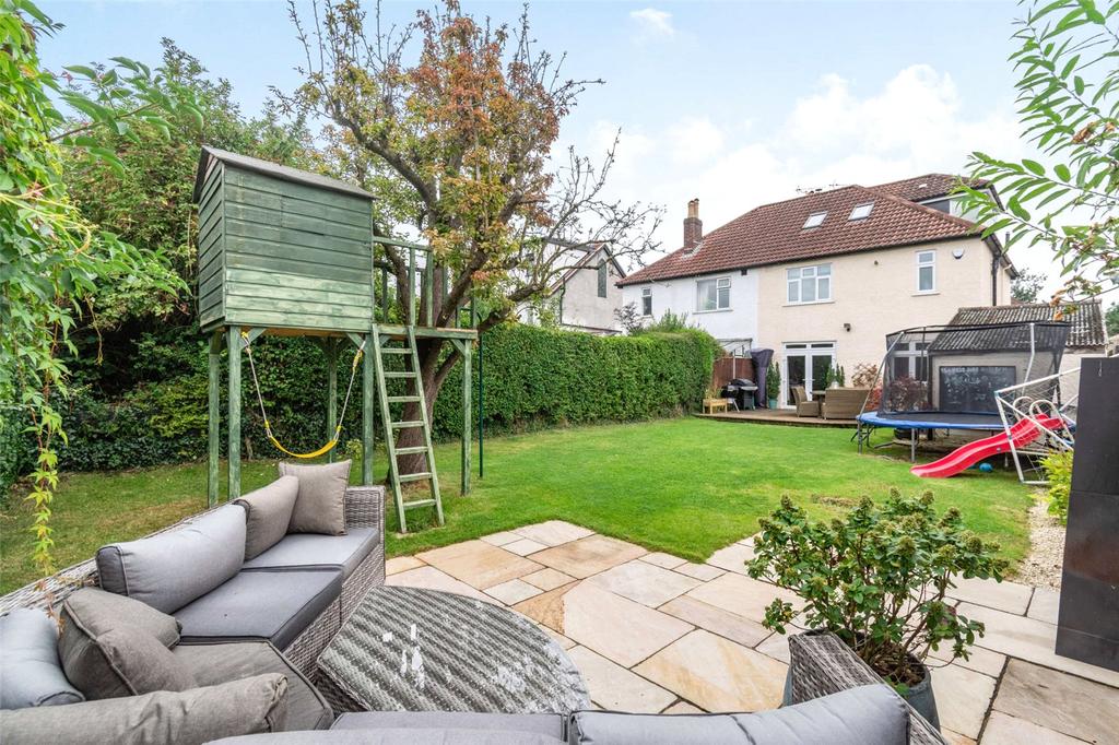 Private Patio &amp; Lawn