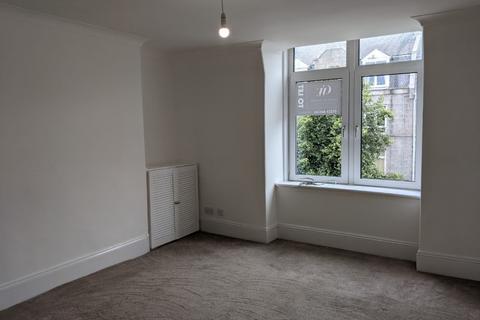 3 bedroom flat to rent, Walker Road, Torry, Aberdeen, AB11