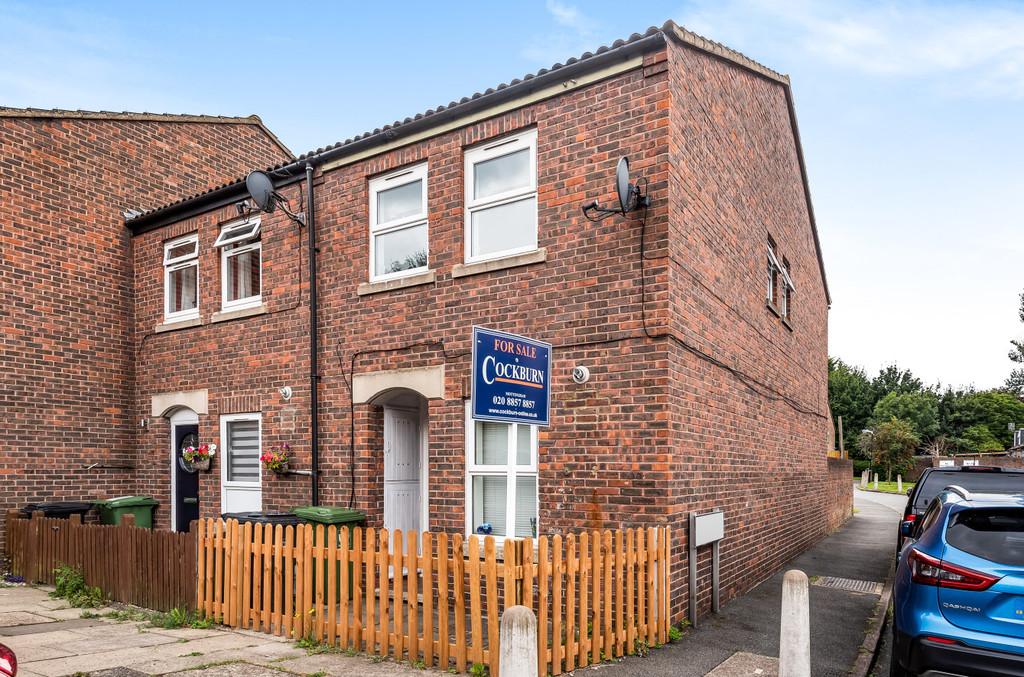Henry Cooper Way, London, SE9 2 bed end of terrace house £375,000