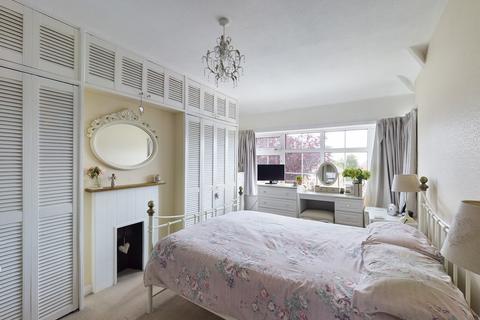 105 Benhurst Gardens, South Croydon, CR2 8NZ