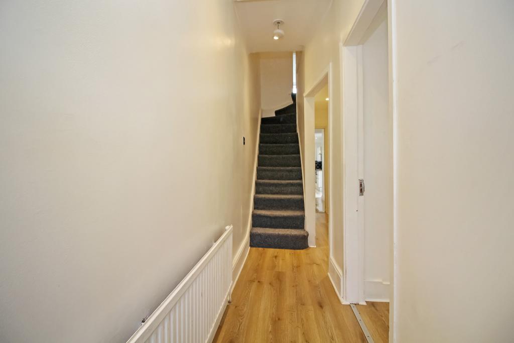 Chesterton Road, Plaistow E13 4 bed terraced house £2,600 pcm (£600 pw)