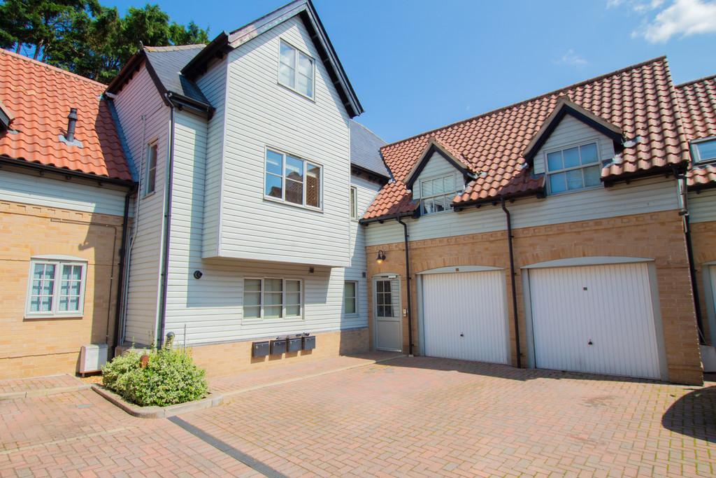 Mill Hill, Newmarket 3 bed apartment £975 pcm (£225 pw)