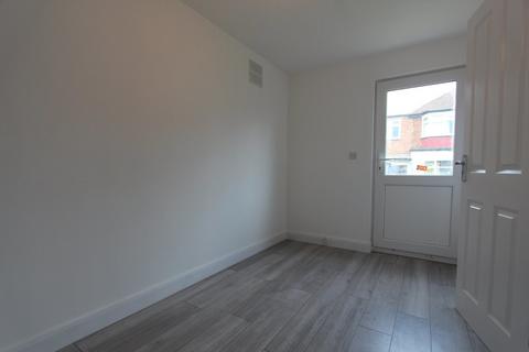 Property to rent, Curthwaite Gardens, Enfield EN2