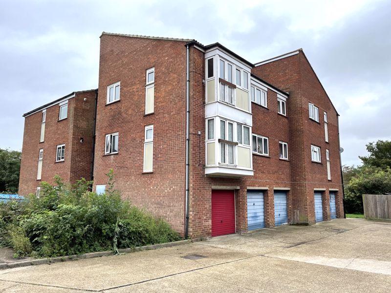 Red Willow, Harlow 2 bed apartment £185,000