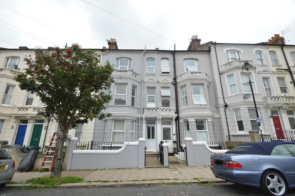 Southwater Road, St Leonards on Sea... 3 bed £950 pcm (£219 pw)