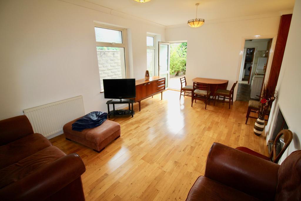 Queens Road, Penarth, CF64 1DH 3 bed £275,000