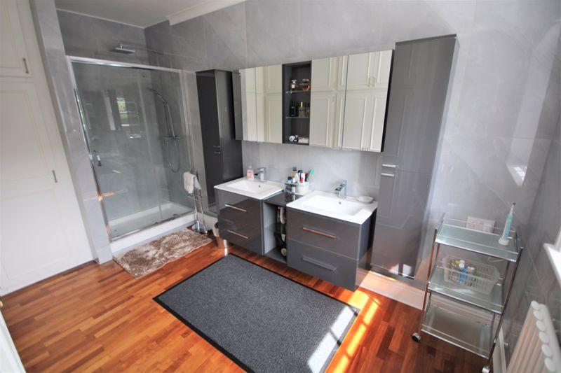 Master En-Suite