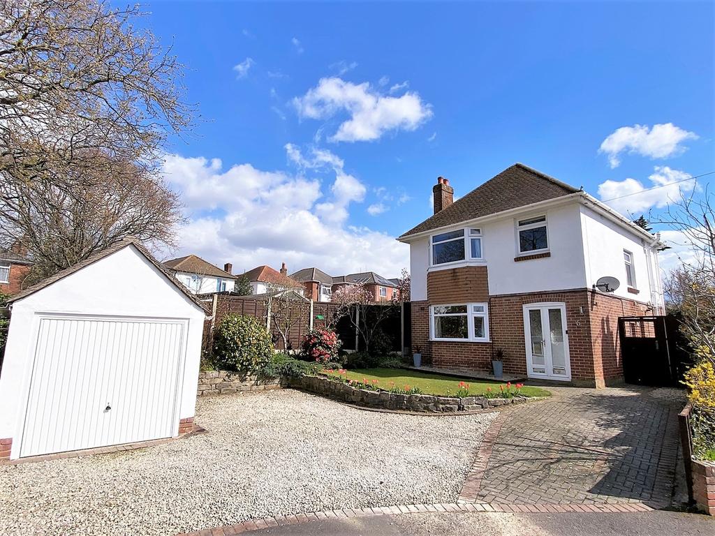 Bracken Glen, Oakdale, Poole, BH15 3 bed detached house £450,000