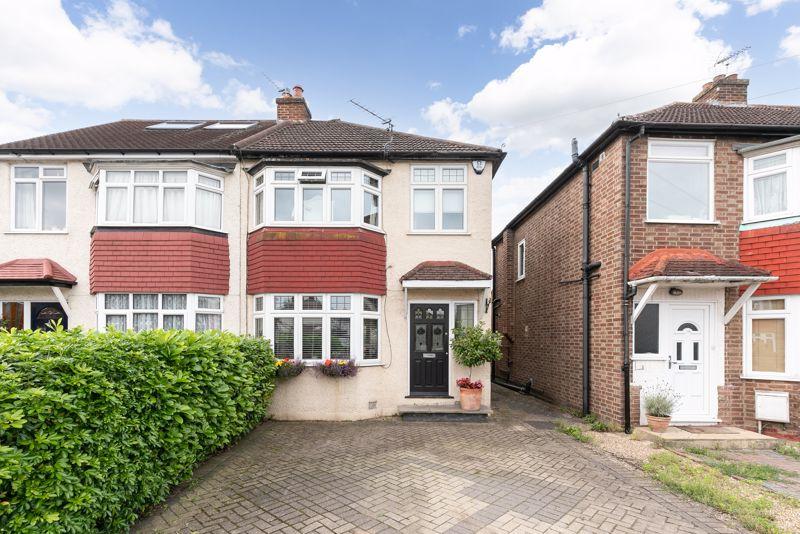 Cottimore Avenue, WaltonOnThames. 3 bed semidetached house £600,000