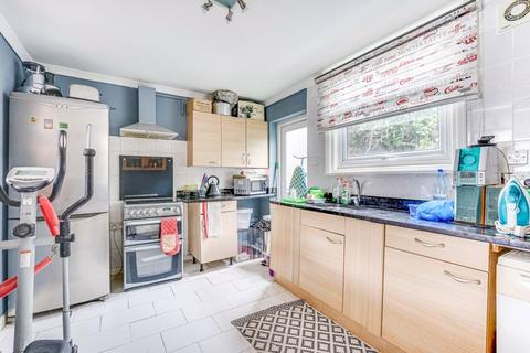 2a Central Avenue, London, N9 9RG