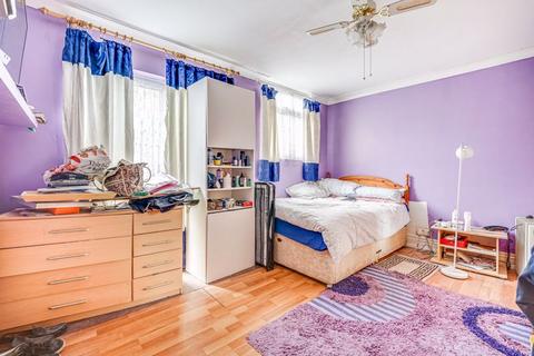 2a Central Avenue, London, N9 9RG