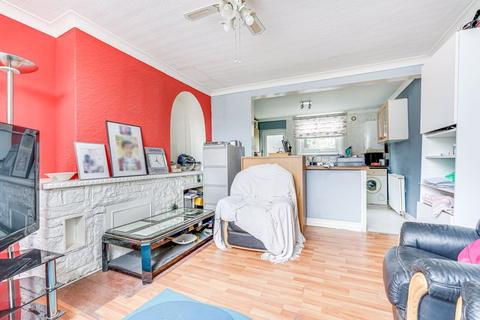 2a Central Avenue, London, N9 9RG