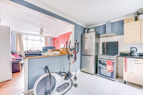 2a Central Avenue, London, N9 9RG
