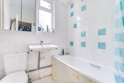 2a Central Avenue, London, N9 9RG