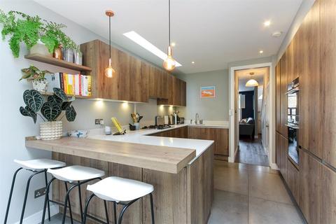 175 Kirkwood Road, London, SE15 2BG