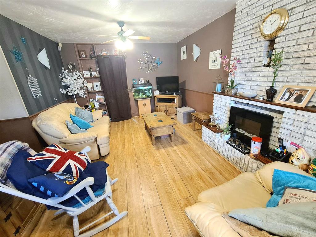 Cedars Road, Exhall, Coventry 4 bed semidetached house £210,000