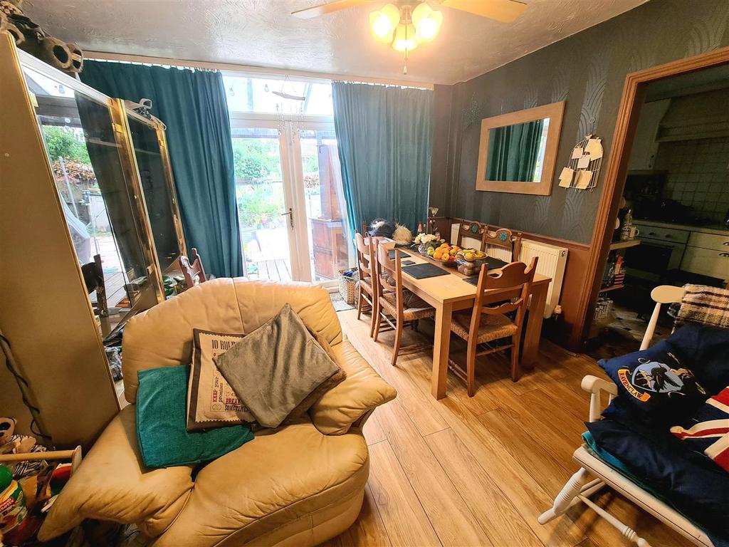 Cedars Road, Exhall, Coventry 4 bed semidetached house £210,000