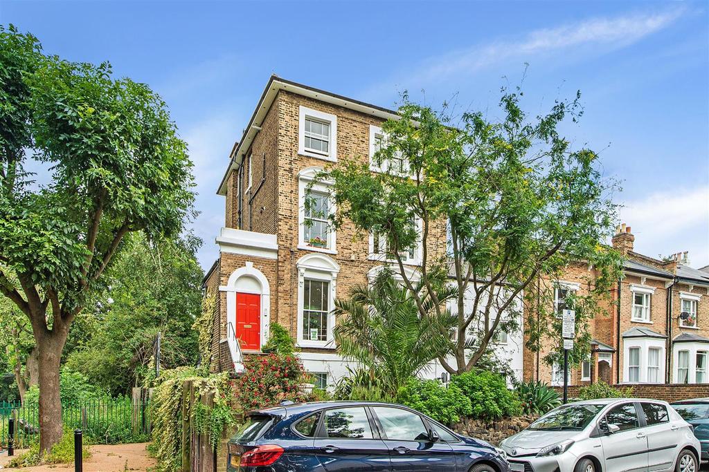Tollington Place, Finsbury Park 2 bed flat £600,000