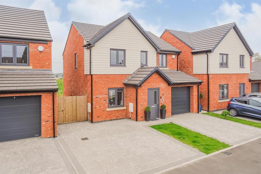 Mary Carroll Close, Ansley, Nuneaton 3 bed detached house £359,000