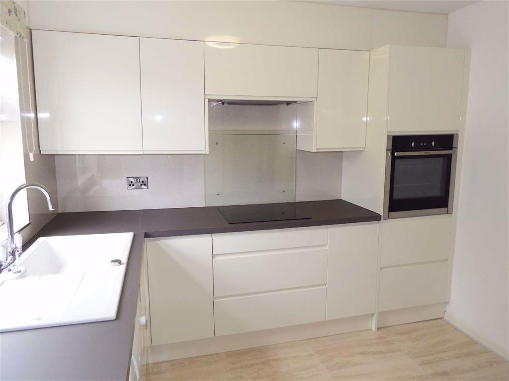 Yarmouth Road, Stevenage... 2 bed apartment - £218,000