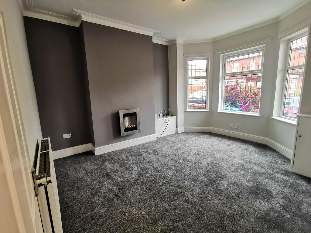Doveleys Road, Irlam 'o'th' heights... 3 bed terraced house £1,050 pcm (£242 pw)