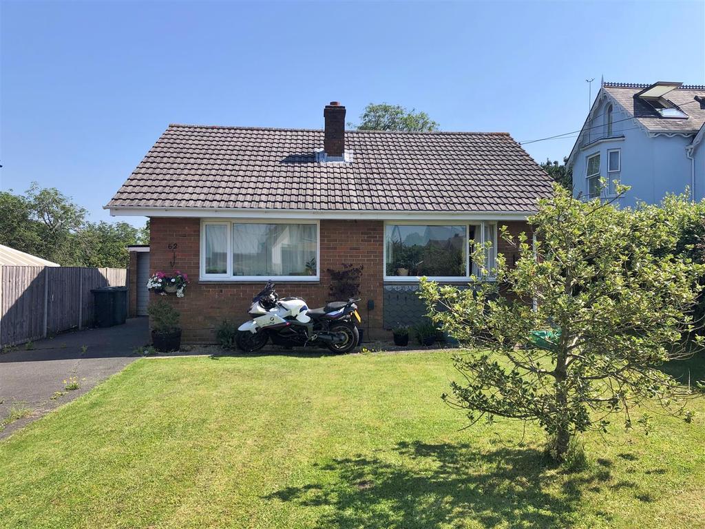 Worsley Road, Gurnard 2 bed detached bungalow £400,000