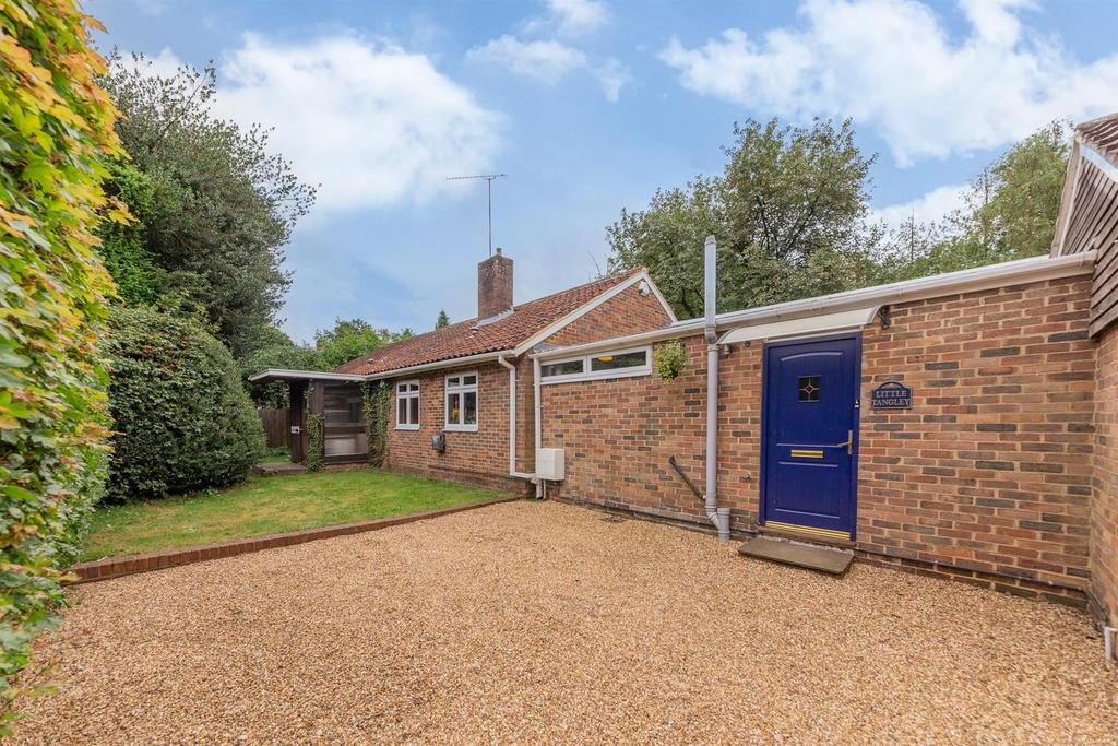 Salt Box Road, Guildford 3 bed detached house £650,000