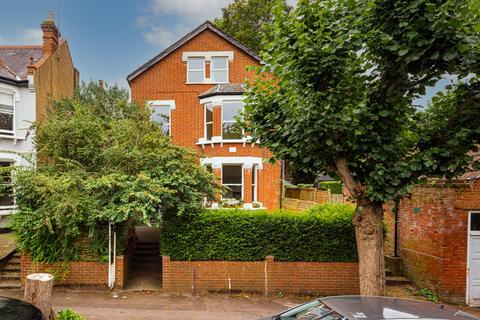 Flat 2, 2 Randolph Road, Epsom, KT17 4LA