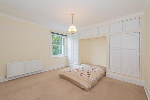 Flat 2, 2 Randolph Road, Epsom, KT17 4LA