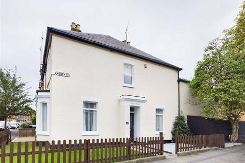 78 Henry Road, Gloucester, GL1 3DY