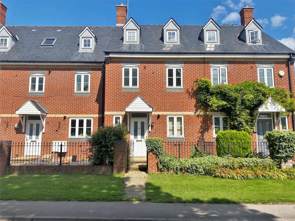 Springfield Court, Stonehouse, Glos 3 bed terraced house £995 pcm (£