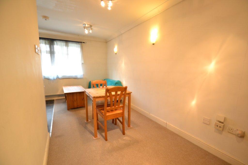 Noel Road, West Acton, W3 1 bed flat £1,083 pcm (£250 pw)