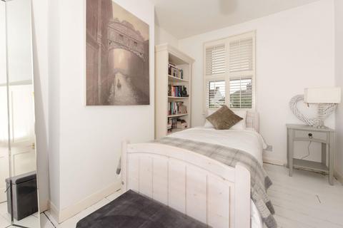 30 George Road, New Malden, KT3 6BU