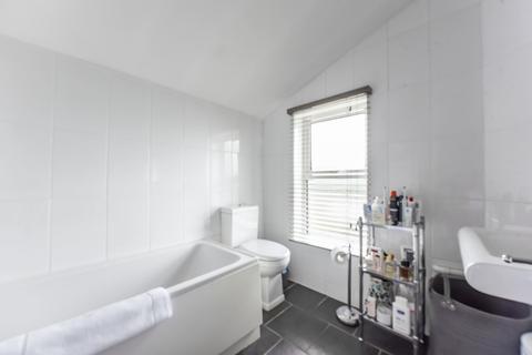 30 George Road, New Malden, KT3 6BU