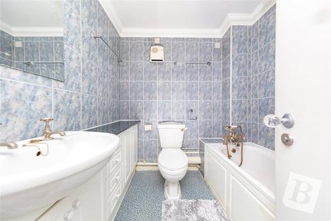 28 Carlton Close, Upminster, RM14 2YR