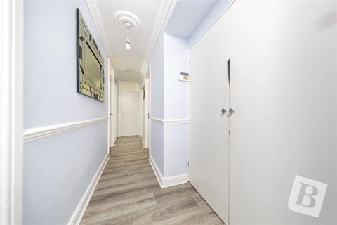 28 Carlton Close, Upminster, RM14 2YR