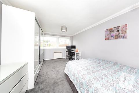 28 Carlton Close, Upminster, RM14 2YR